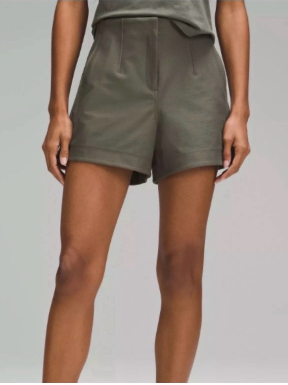 Lululemon hr relaxed utilitech short army green 10 3.5”